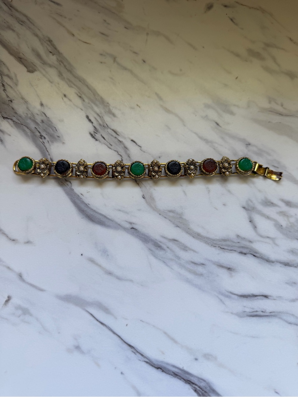 Vintage Gold Tone Cameo Link Bracelet Green Black Amber Cabochon Faux Pearl 7.5